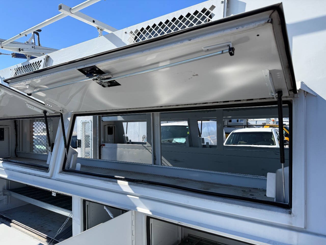 Used 2017 Ford E-350 and Econoline 350 Super Duty RWD image 26