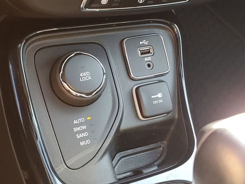 Used 2018 Jeep Compass Latitude AWD/4WD image 29