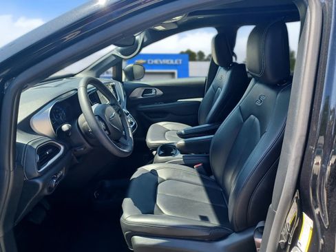 Used 2023 Chrysler Pacifica Touring-L w/ S Appearance Package AWD/4WD image 7
