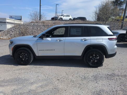 New 2026 Jeep Grand Cherokee Altitude AWD/4WD image 5