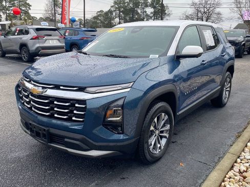 Used 2025 Chevrolet Equinox LT w/ Safety and Technology Package image 2