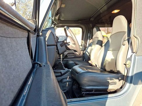 Used 1999 Jeep Wrangler SE image 13