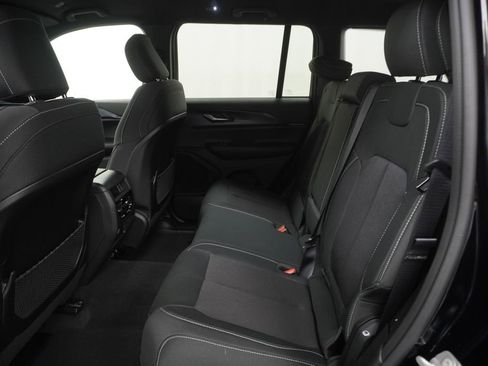 New 2026 Jeep Grand Cherokee Laredo AWD/4WD image 17