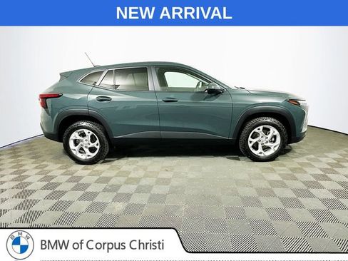 Used 2025 Chevrolet Trax LS w/ LS Convenience Package FWD image 9