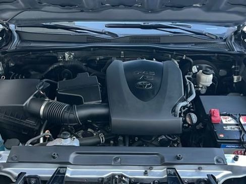 Used 2020 Toyota Tacoma TRD Off-Road image 14