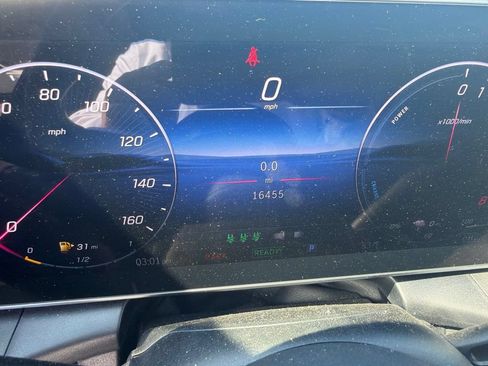 Used 2025 Mercedes-Benz GLC 350e 4MATIC image 7