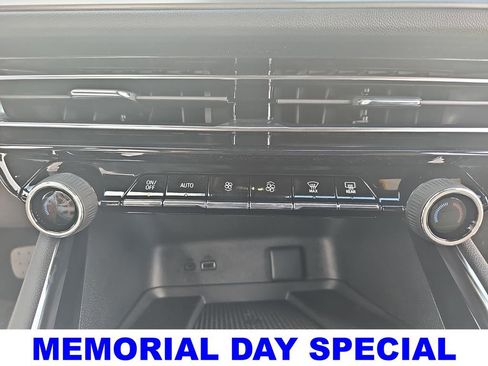New 2026 Chevrolet Traverse LT w/ Sun and Wheel Package FWD image 22