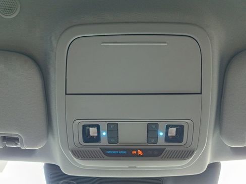 Used 2024 Ford Explorer XLT w/ Equipment Group 202A RWD image 7