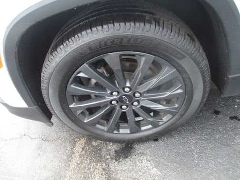 Used 2023 Chevrolet Traverse RS AWD/4WD image 14