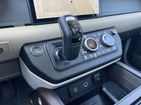 Used 2024 Land Rover Defender 110 X-Dynamic SE image 30