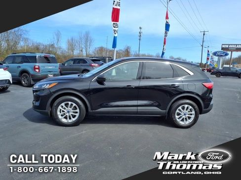 Used 2022 Ford Escape SE w/ Cold Weather Package image 2