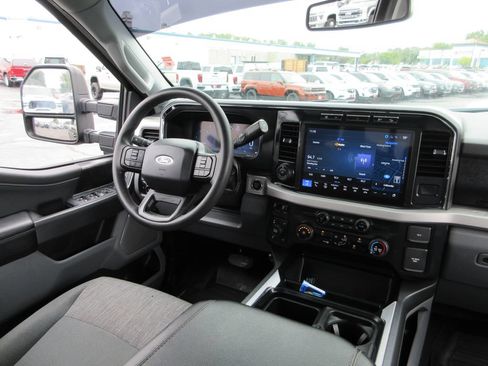 Used 2023 Ford F250 XLT w/ XLT Premium Package AWD/4WD image 27