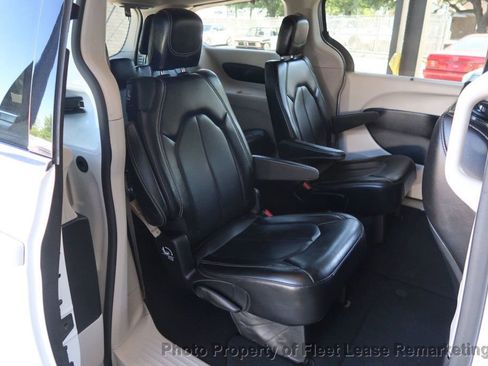 Used 2020 Chrysler Voyager Lxi FWD image 21