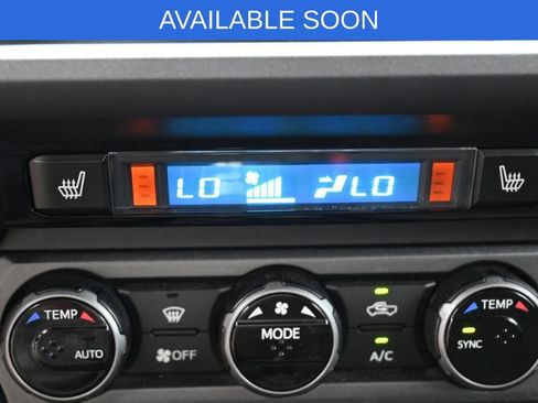 Used 2016 Toyota Tacoma TRD Off-Road w/ Premium & Technology Package AWD/4WD image 21