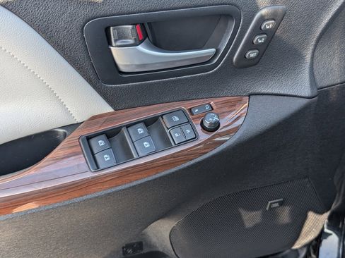 Used 2020 Toyota Sienna Limited Premium image 16