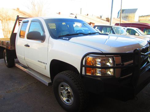 Used 2007 Chevrolet Silverado 2500 LT image 2
