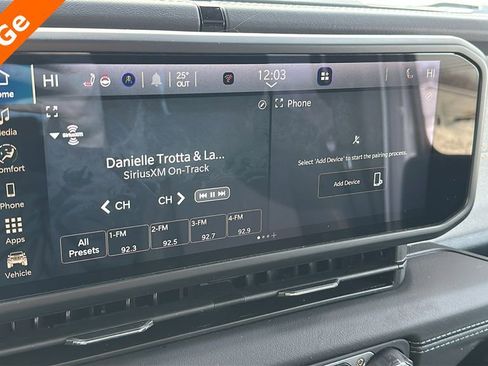 Used 2025 Jeep Wrangler Unlimited Sahara image 20