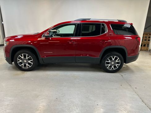 Used 2023 GMC Acadia SLT w/ Technology Package AWD/4WD image 13