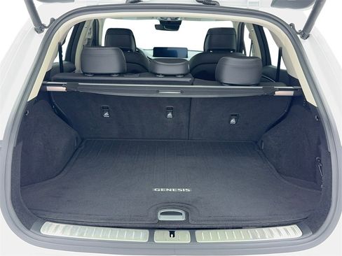 Used 2024 Genesis GV70 2.5T w/ Select Package image 12