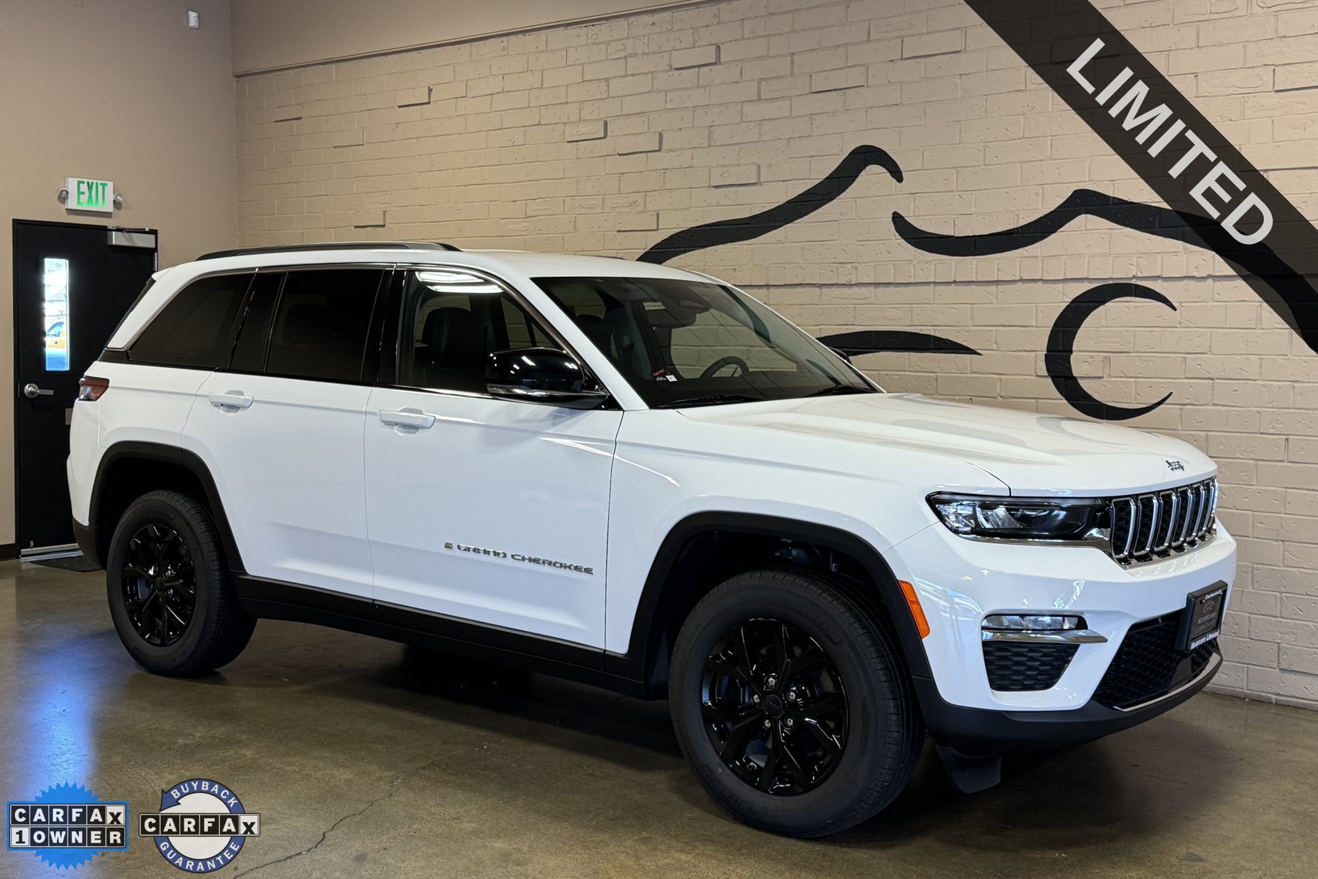 Used 2023 Jeep Grand Cherokee Limited AWD/4WD image 1