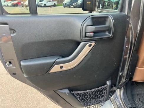 Used 2016 Jeep Wrangler Unlimited Sahara AWD/4WD image 12