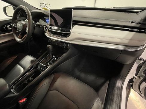 Used 2023 Jeep Compass Limited image 27