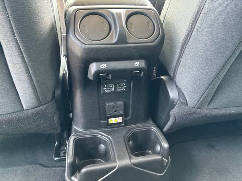 Used 2025 Jeep Wrangler Unlimited Sahara AWD/4WD image 18