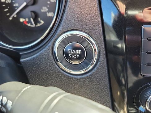 Used 2020 Nissan Rogue SV image 30