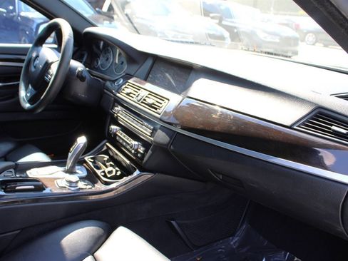 Used 2013 BMW 550i Sedan image 17
