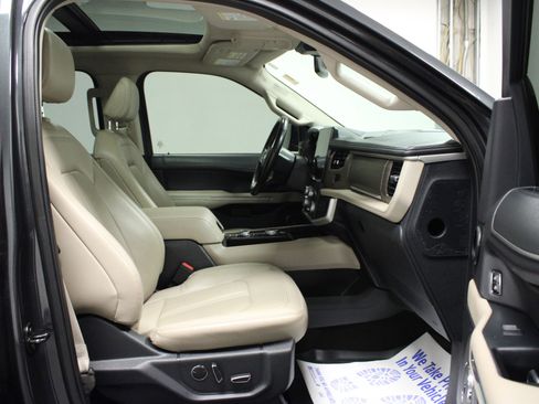 Used 2022 Ford Expedition Max Limited image 17
