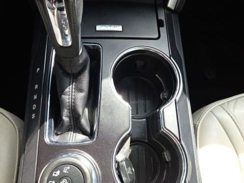 Used 2017 Ford Explorer Platinum image 18