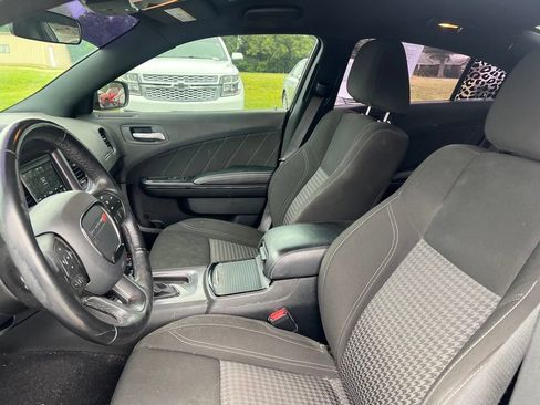 Used 2020 Dodge Charger SXT w/ Blacktop Package RWD image 6