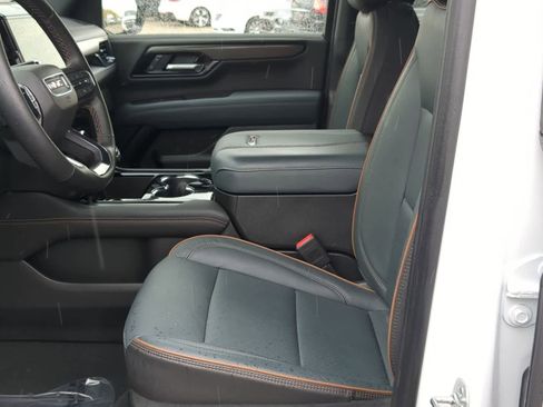 Used 2025 GMC Yukon AT4 w/ AT4 Premium Package AWD/4WD image 16