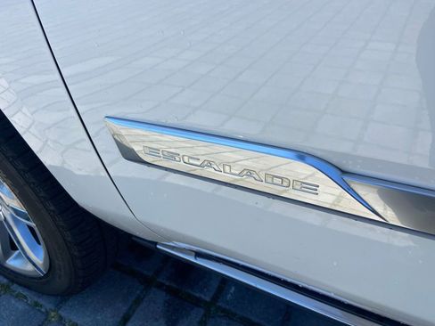 Used 2019 Cadillac Escalade Premium Luxury AWD/4WD image 8