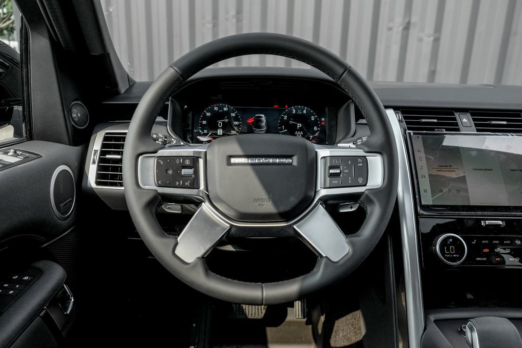 Used 2025 Land Rover Discovery S AWD/4WD image 18