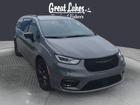 Used 2025 Chrysler Pacifica Limited FWD image 7