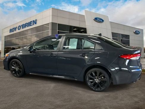 Used 2023 Toyota Corolla SE image 2