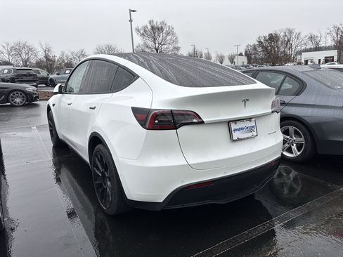 Used 2022 Tesla Model Y Long Range image 19