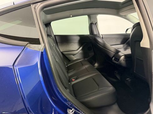 Used 2022 Tesla Model Y Long Range image 27