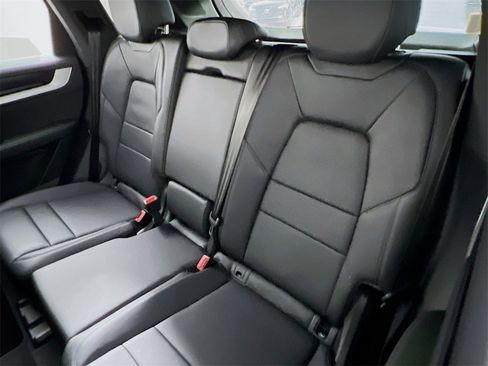 Used 2024 Porsche Cayenne image 21