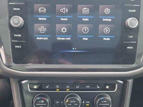 Used 2021 Volkswagen Tiguan SE w/ Panoramic Sunroof Package image 4