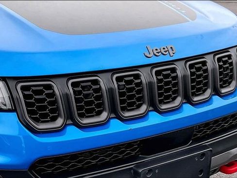 Used 2025 Jeep Compass Trailhawk AWD/4WD image 31