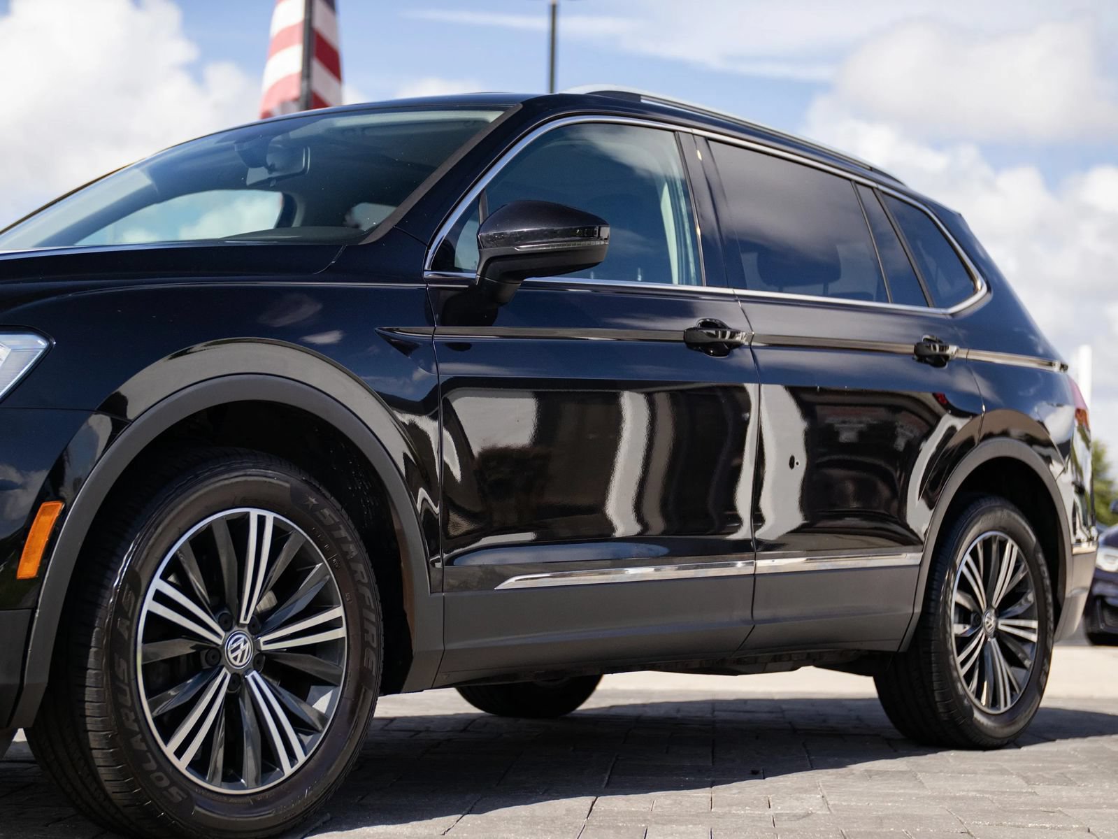 Used 2018 Volkswagen Tiguan SEL FWD image 7