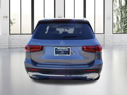 Used 2022 Mercedes-Benz GLB 250 w/ Premium Package Lite image 4