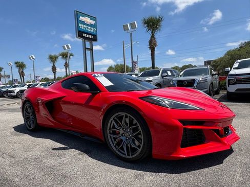 Used 2025 Chevrolet Corvette Z06 RWD image 8