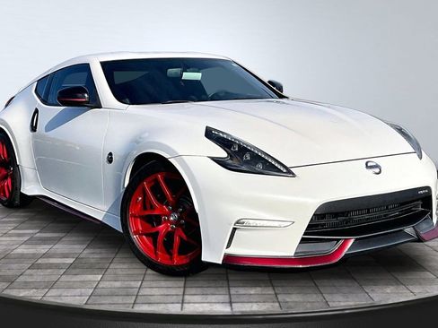 Used 2015 Nissan 370Z NISMO image 11