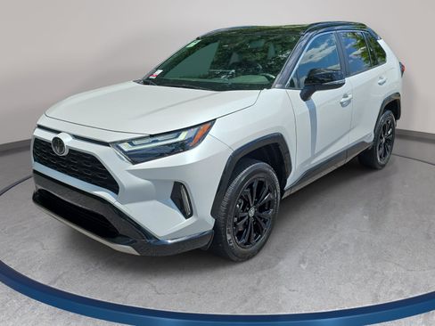 Used 2025 Toyota RAV4 XSE AWD/4WD image 1