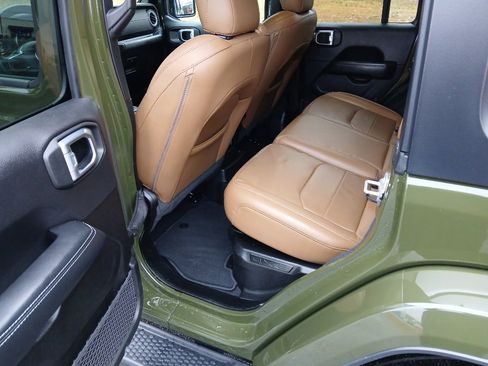 Used 2022 Jeep Wrangler Unlimited Sahara image 26