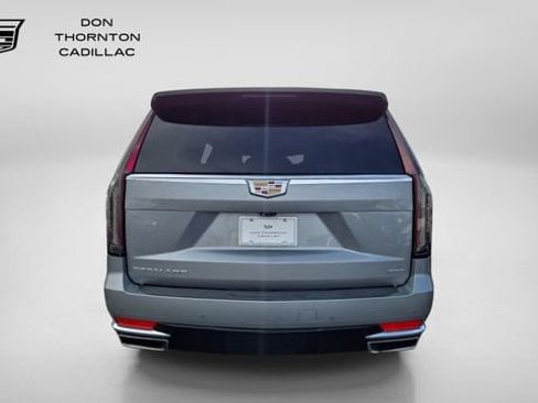 Used 2023 Cadillac Escalade ESV Premium Luxury AWD/4WD image 4