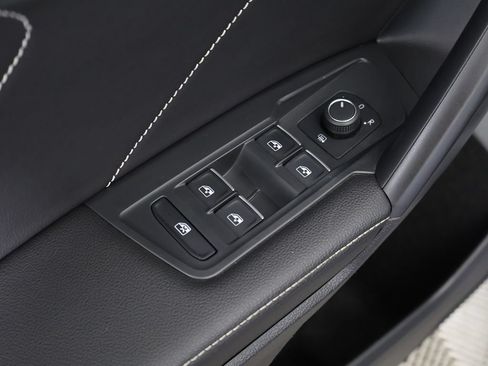 Used 2023 Volkswagen Tiguan SE R-Line FWD image 39